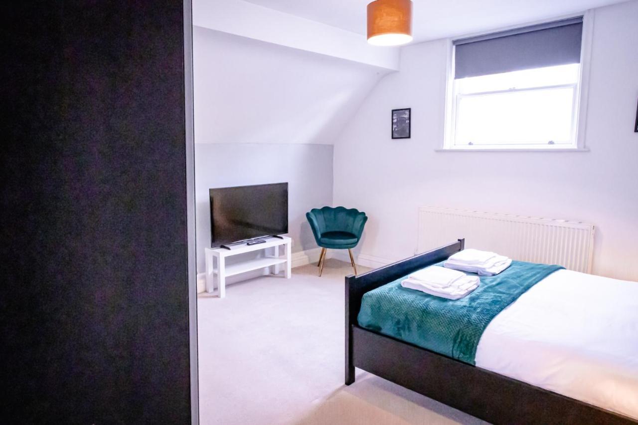 Lord Street - 2 Beautiful Apartments - Sleep Up To 14 Guests - By Rework Accommodation Chester Exterior foto