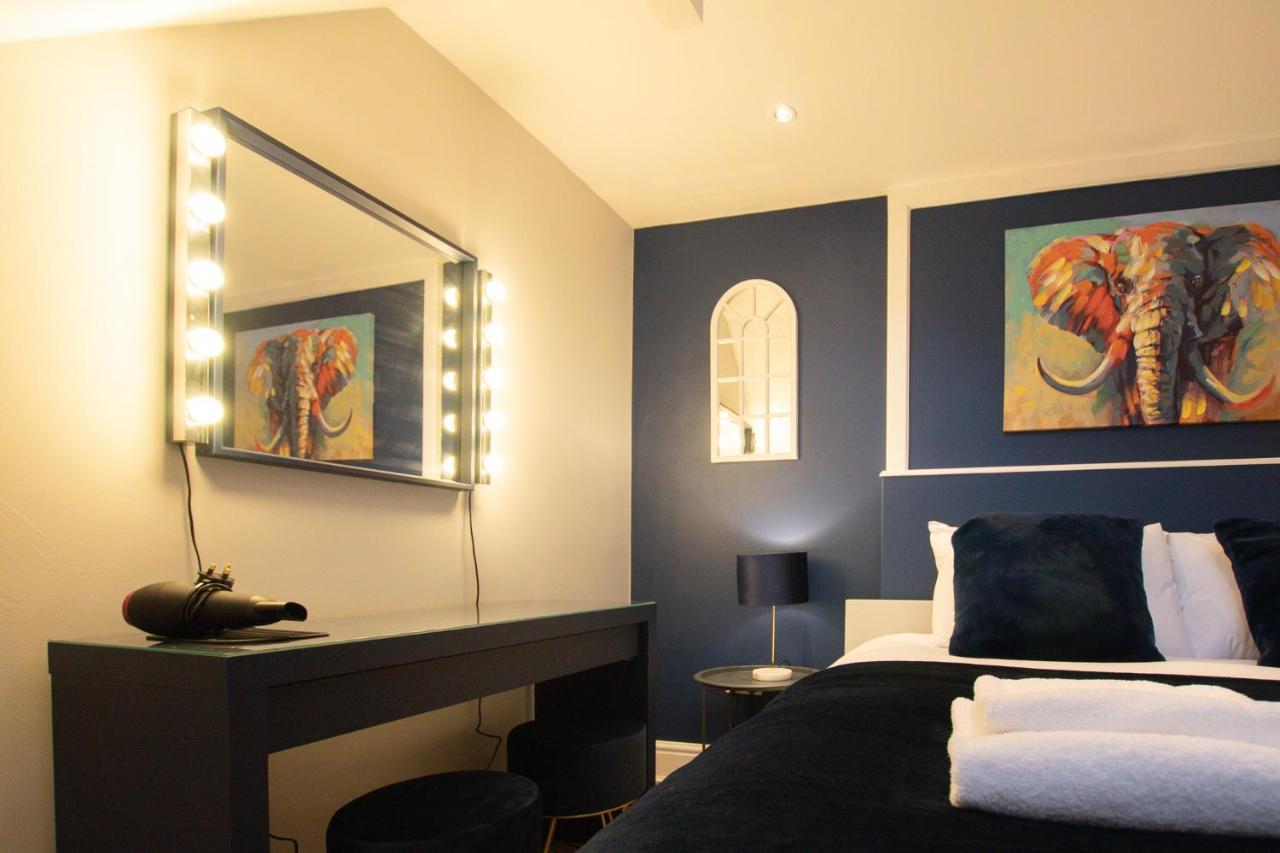 Lord Street - 2 Beautiful Apartments - Sleep Up To 14 Guests - By Rework Accommodation Chester Exterior foto