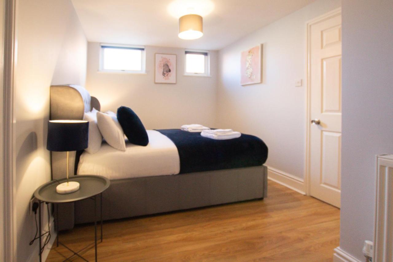 Lord Street - 2 Beautiful Apartments - Sleep Up To 14 Guests - By Rework Accommodation Chester Exterior foto