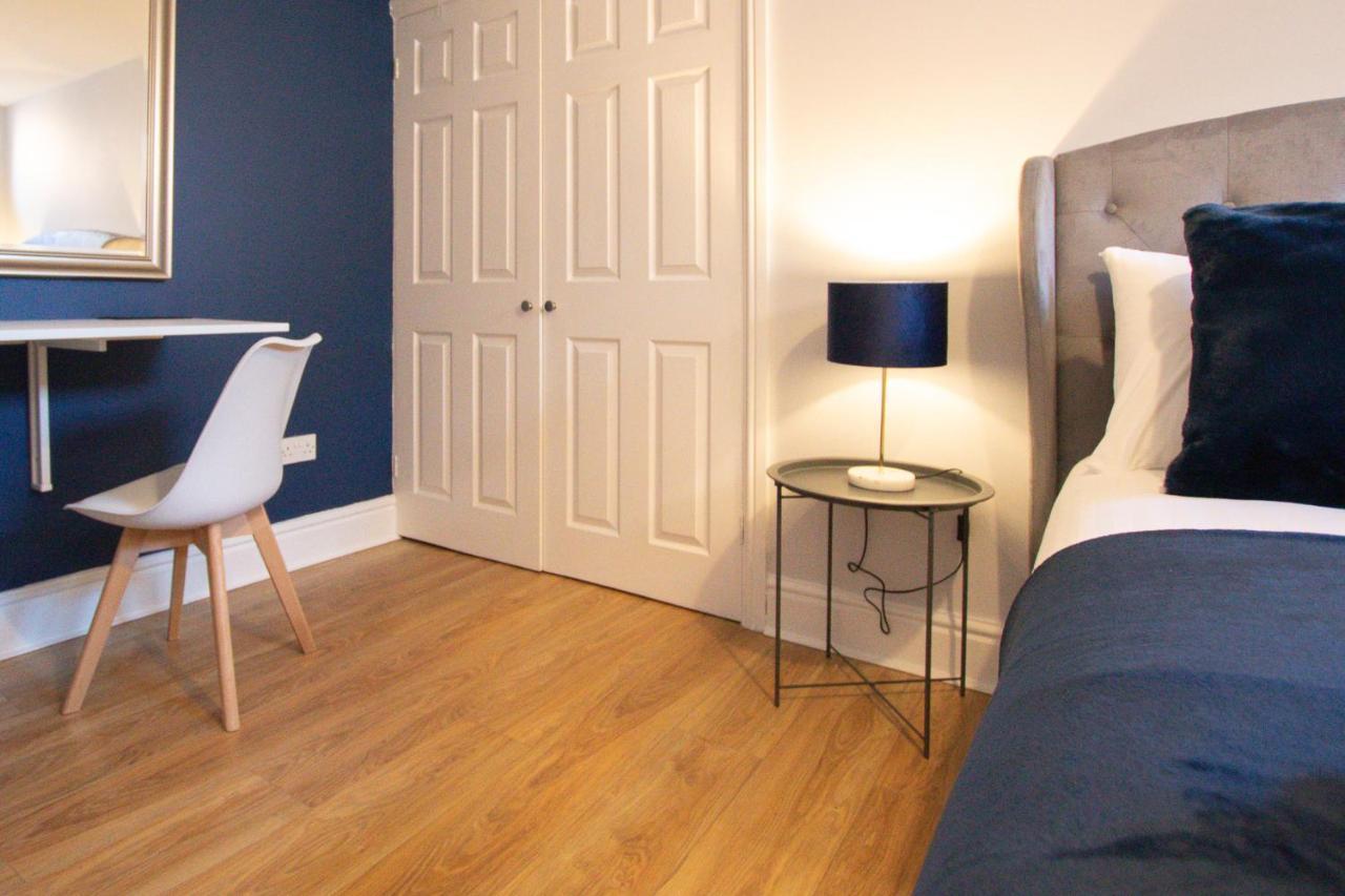 Lord Street - 2 Beautiful Apartments - Sleep Up To 14 Guests - By Rework Accommodation Chester Exterior foto